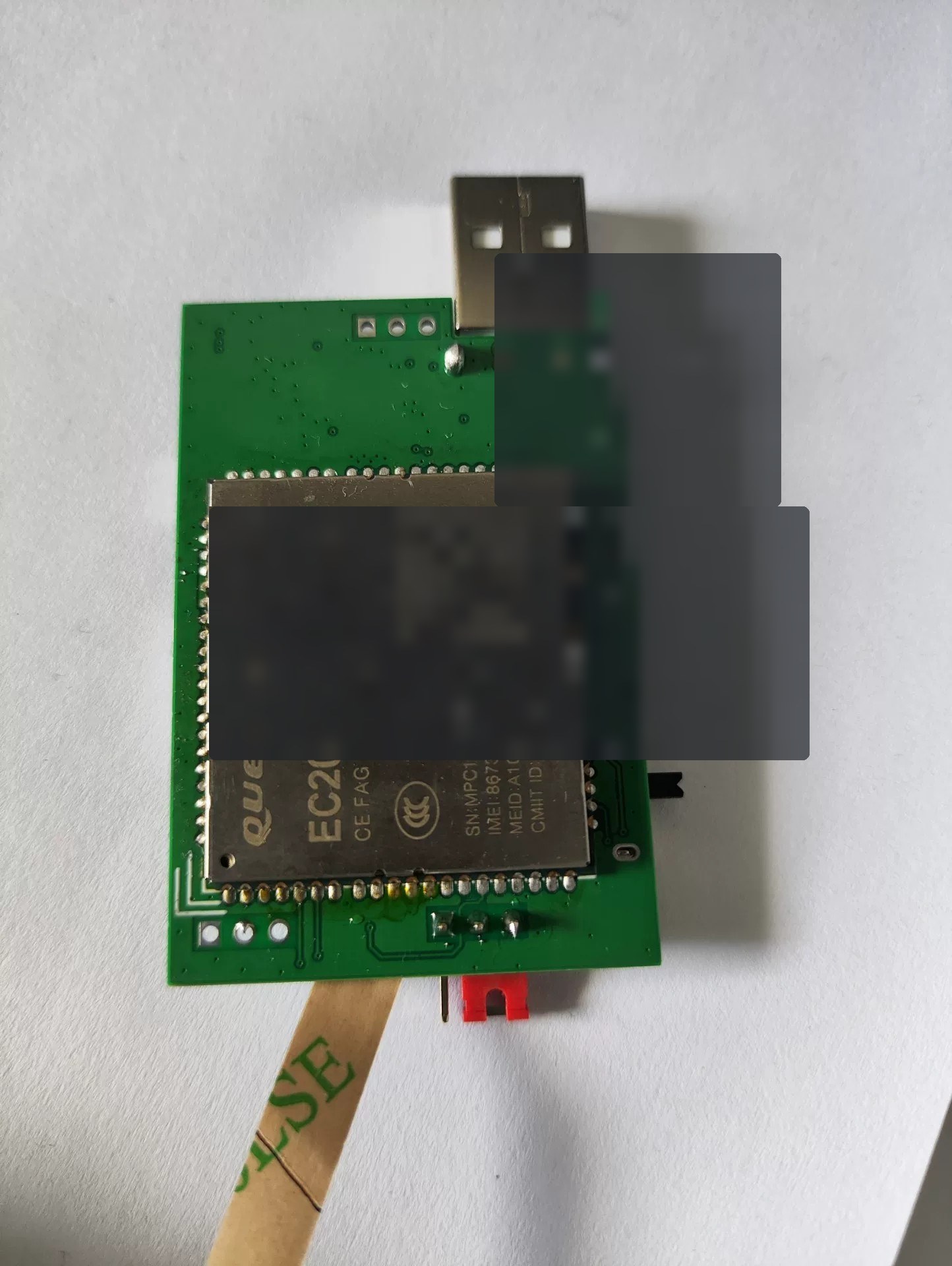 Quectel EC20CEFAG Mini PCIe 4G 模组实物（绿板与金属屏蔽盖）